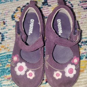 Size 8 toddler gymboree shoes